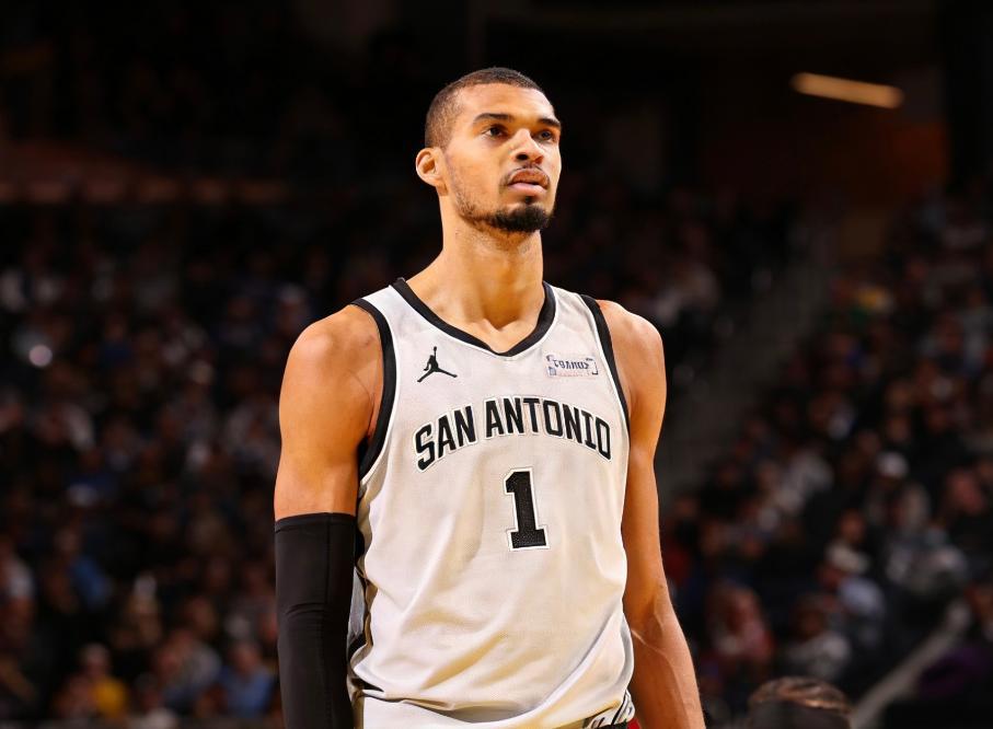 开云综合服务-文班12+8+5落选秀6记三分，波特两双难救主，马刺破网豪取11连胜